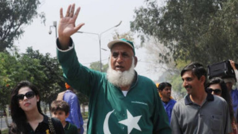 Pakistan’s famous cheerleader ‘Chacha Cricket’ to retire this year – पाकिस्तान के ‘चाचा क्रिकेट’ संन्यास की ओर: एक युग का अंत