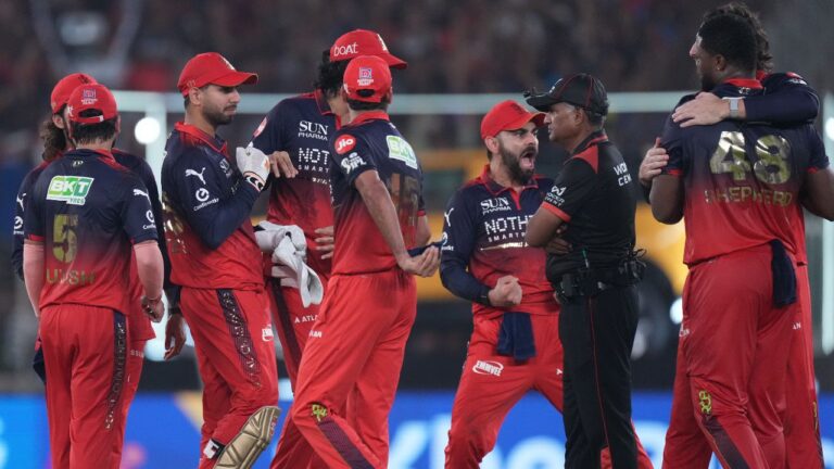 IPL 2026: वीरेंद्र सहवाग ने RCB को दी बड़ी सलाह, फिल साल्ट की वापसी पर इस दिग्गज को बाहर करने की मांग