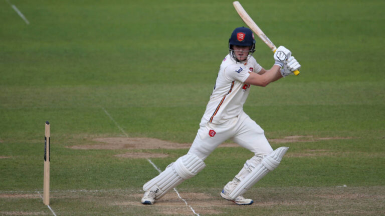 County Championship: जेमी पोर्टर के पहले अर्धशतक से एसेक्स की वापसी