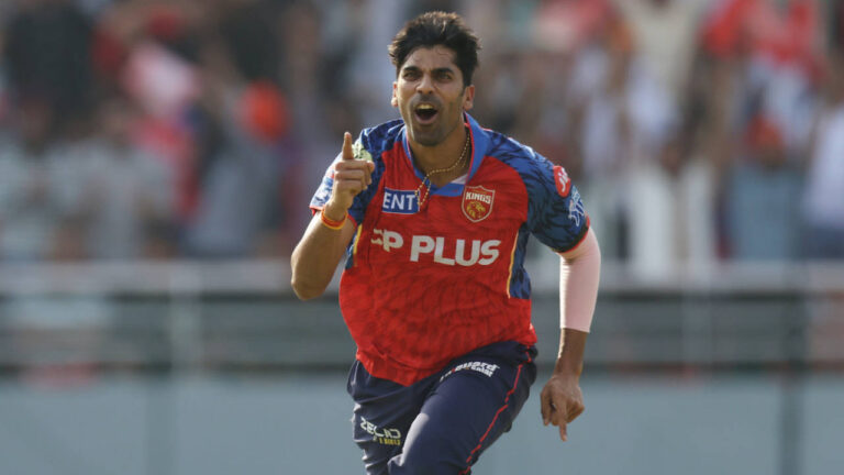 PBKS vs SRH: पंजाब किंग्स ने टॉस जीतकर चुनी गेंदबाजी, शशांक और फर्ग्यूसन की वापसी