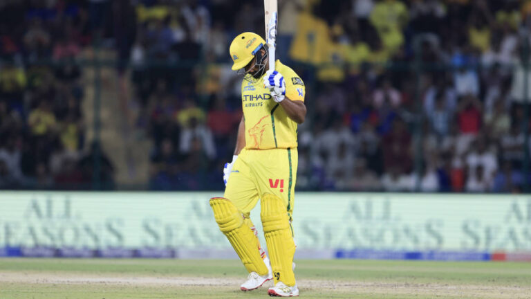 रुतुराज गायकवाड़ का बड़ा बयान: संजू सैमसन बने CSK की बल्लेबाजी की रीढ़