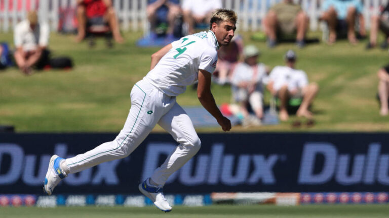 Duanne Olivier Durham County Championship में शामिल, केमार रोच की जगह लेंगे