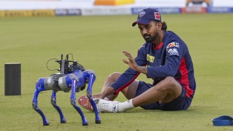 KKR बनाम DC: टॉस जीतकर कोलकाता ने चुनी गेंदबाजी, दिल्ली टीम में दो बड़े बदलाव