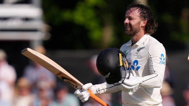 Blundell, Foxcroft and Smith give New Zealand vice-grip on Ireland Test – आयरलैंड बनाम न्यूजीलैंड टेस्ट: नाथन स्मिथ की घातक गेंदबाजी से आयरलैंड संकट में
