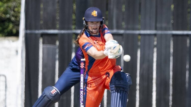 Siegers fifty and three-for helps Netherlands make history के साथ नीदरलैंड्स ने रचा इतिहास