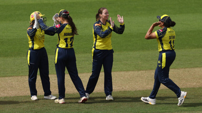 Harman helps Hampshire rescue tie after Wellington ties down Surrey – Vitality Blast: हैम्पशायर और सरे के बीच रोमांचक मुकाबला टाई