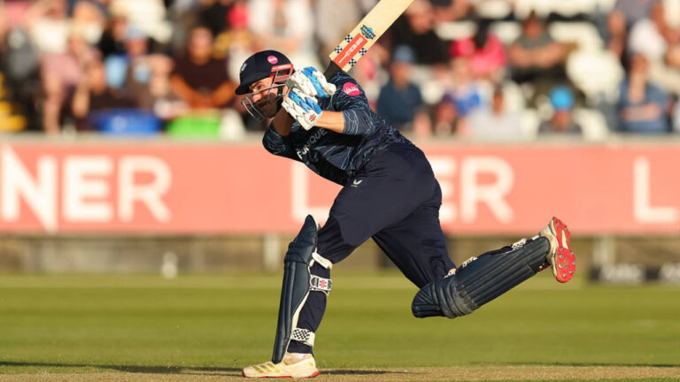 Wharton leads recovery as Yorkshire knock Durham off their perch – वाइटैलिटी ब्लास्ट: जेम्स व्हार्टन की शानदार पारी से यॉर्कशायर ने डरहम को दी करारी मात