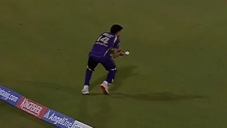 RCB vs KKR: वैभव अरोड़ा ने छोड़ा आसान कैच, देवदत्त पडिक्कल को मिली जीवनदान