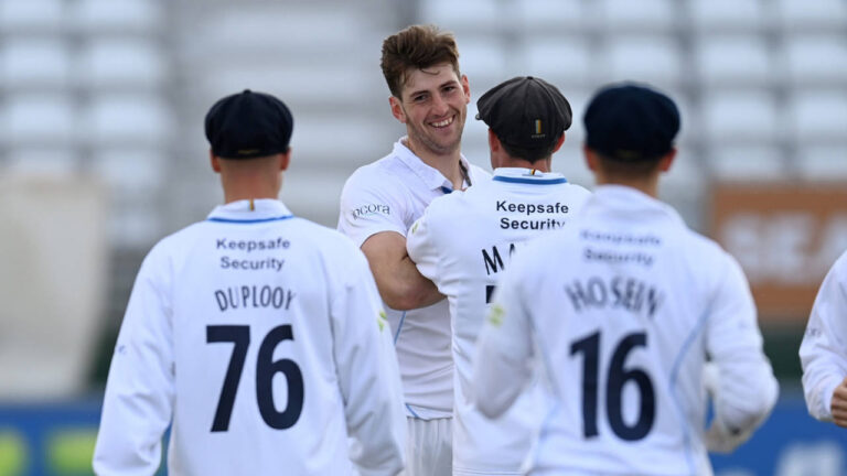 Aitchison caps allround masterclass as Derbyshire rout Lancashire: डर्बीशायर की ऐतिहासिक जीत