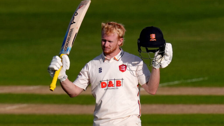 Jordan Cox celebrates Test call-up with unbeaten 184 – जॉर्डन कॉक्स ने नाबाद 184 रन बनाकर टेस्ट कॉल-अप का जश्न मनाया: काउंटी चैंपियनशिप में एसेक्स का दबदबा