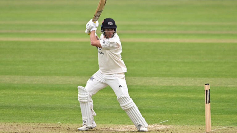 काउंटी चैम्पियनशिप: Bracey, van Buuren dig into frustrate Northants, ग्लॉस्टरशायर ने की मजबूत वापसी