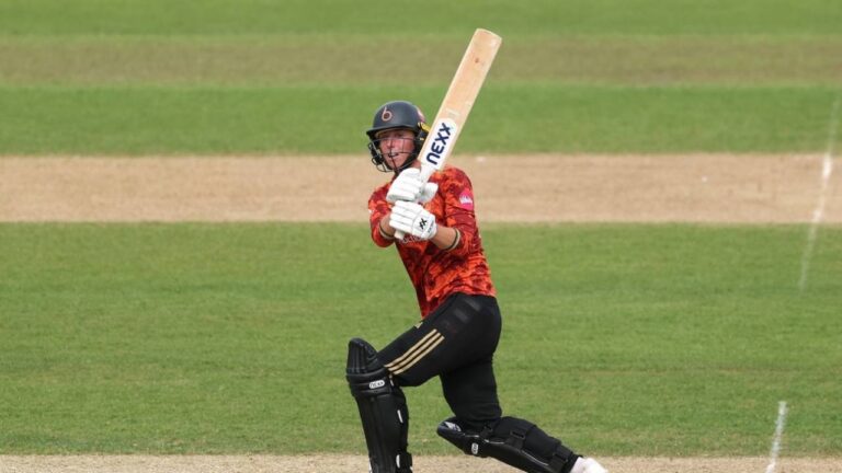 Elwiss rides the blows to keep The Blaze on top: द ब्लेज़ की शानदार जीत
