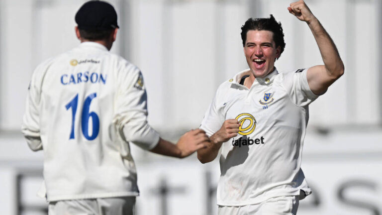 Haines, Coles see off Glamorgan rearguard to wrap up thumping win