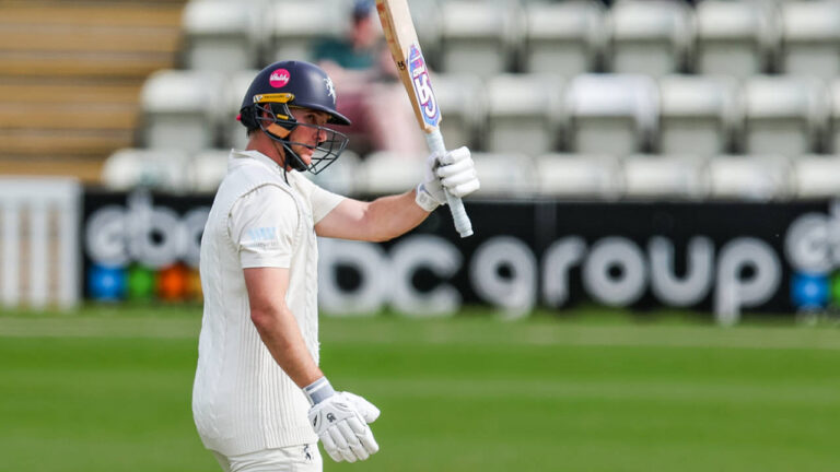 Benjamin, Compton, Dawkins fifties keep Kent on even keel – कैंटरबरी में मुकाबला