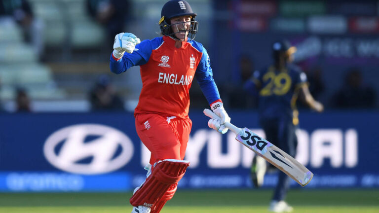 Wyatt-Hodge century drives England to statement victory in tournament opener: इंग्लैंड की ऐतिहासिक जीत