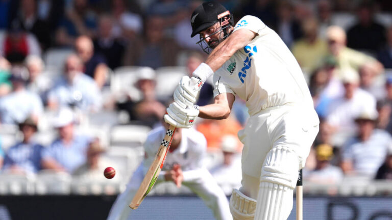 Mitchell fifty guides New Zealand’s lead past 400 – मिचेल फिफ्टी गाइड्स न्यूजीलैंड लीड पास्ट 400